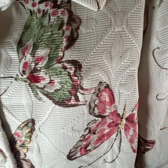 Alfred Dunner cream color with multicolored butterfly women’s jacket - Picture 2 of 8